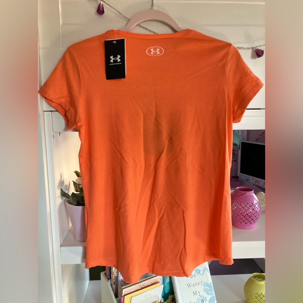 NWT Girls’ Under Armour + Love Peace & Lip Gloss 3-item Bundle of Tees - Picture 6 of 15